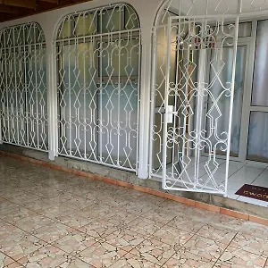 Appartement Avec Parking A Proximite De L'aeroport, Les Abymes