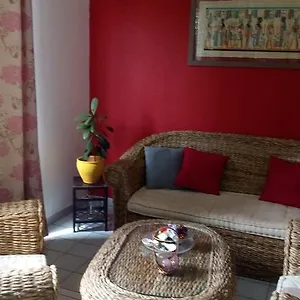 D'hote A 5mn De L'aeroport Bed & Breakfast